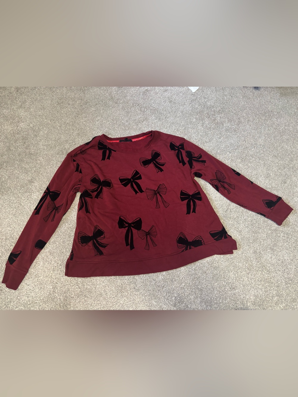 Crewneck Sweater with Black Bow Print - Burgundy